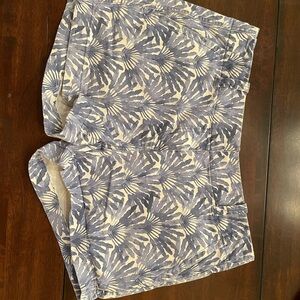 Vineyard Vines Blue and White Patterned Men's Shorts